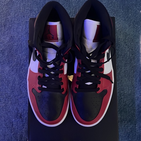 never worn before air Jordan 1s original - Picture 2 of 3
